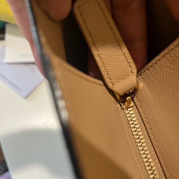 MCM BLACK SAFFIANO LEATHER TOTE WITH POUCH - Picture 9 of 16